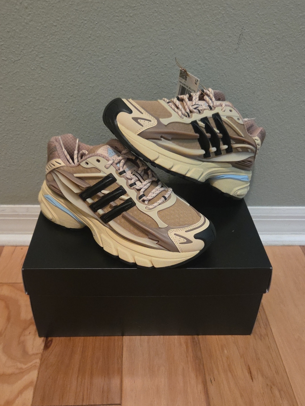 Pharell Williams Adistar Jellyfish